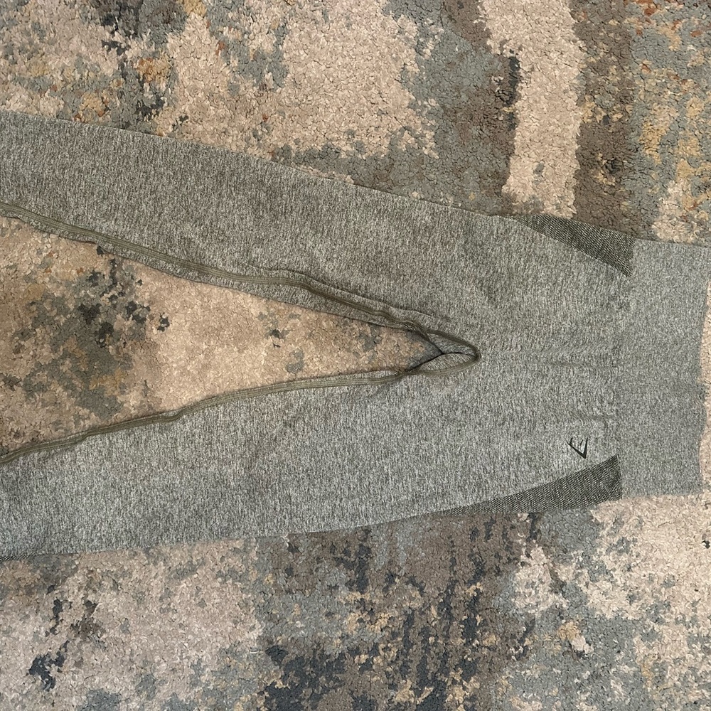 GYMSHARK OLIVE GREEN LEGGINGS NEVER WORN